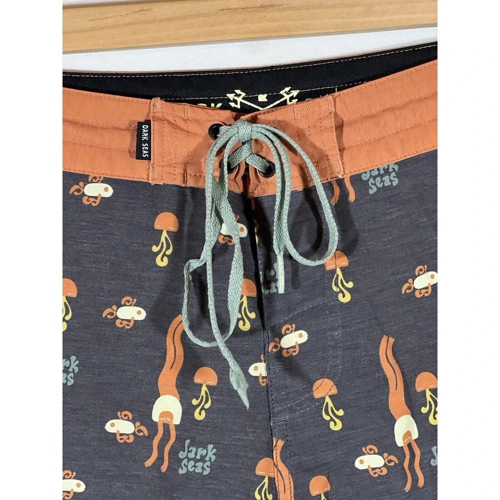 Grundens Dark Seas Boardshorts Mens 28 Jellyfish Coastal Surf Streetwear